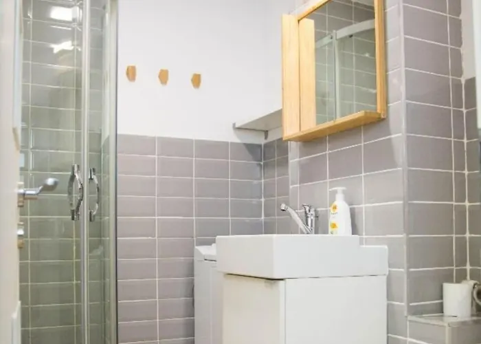 Elegant & Complet Utiliat Self Check-in Apartment Bucharest